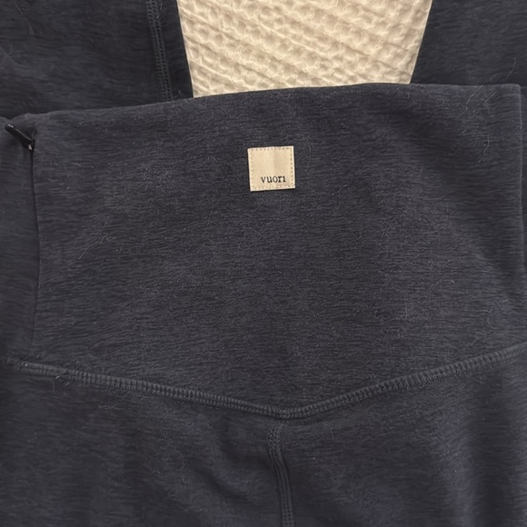 Vuori Clean Elevation Legging - Size Large - Picture 7 of 9